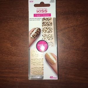 Kiss Nail Dress- 40 nail strips/2 designs